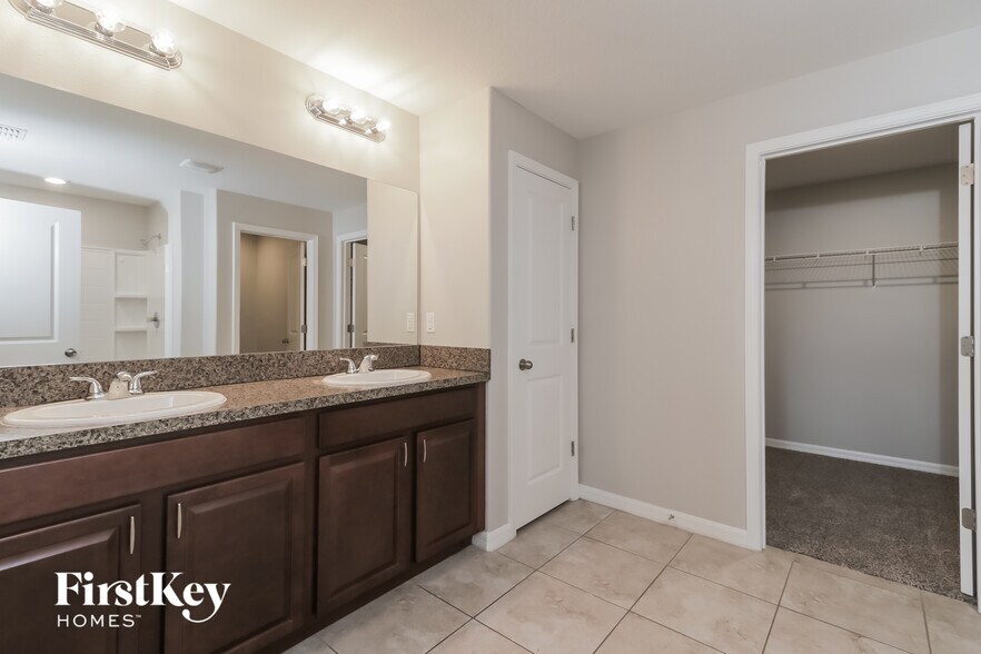 Building Photo - 10621 Standing Stone Dr