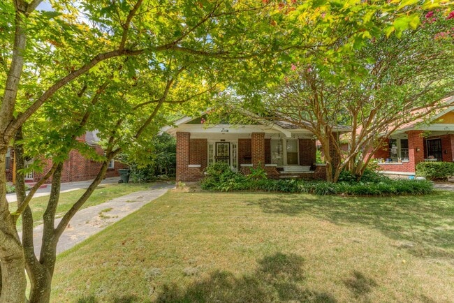 Building Photo - Charming 5BR/2.5BA Brick Bungalow in Vollintine-Evergreen