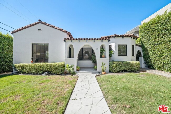 Building Photo - 601 Hayworth Ave