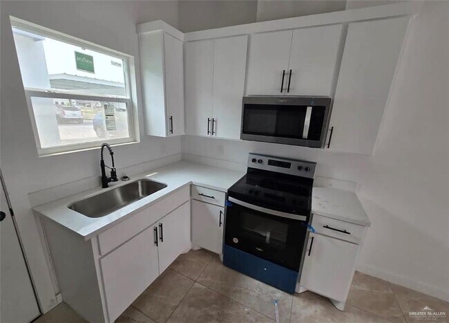 Building Photo - 16 Gastel Cir