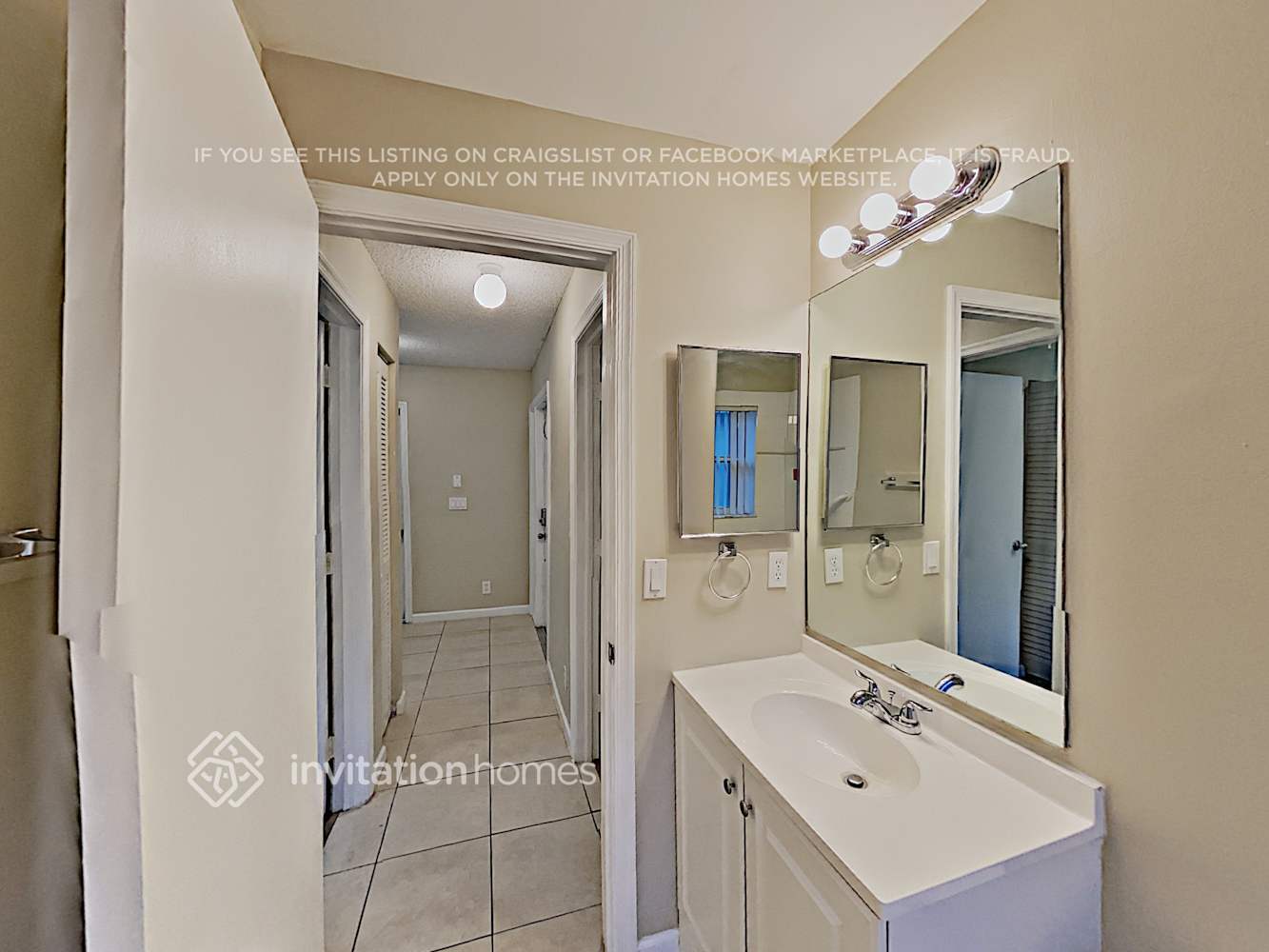 Building Photo - 4929 SW 33rd Ave