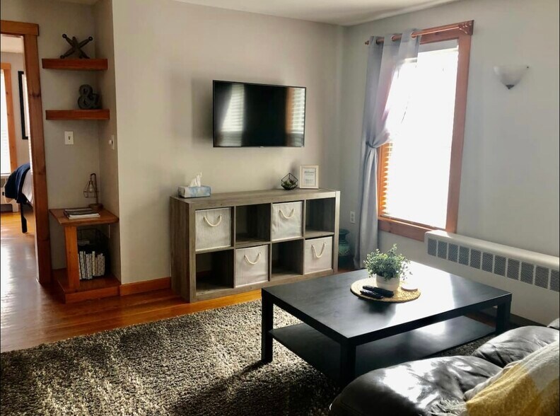 Building Photo - 184 Thornton St