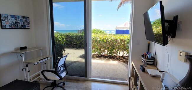 Building Photo - 15901 Collins Ave