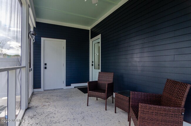 Building Photo - 1733 Pinfish Ln