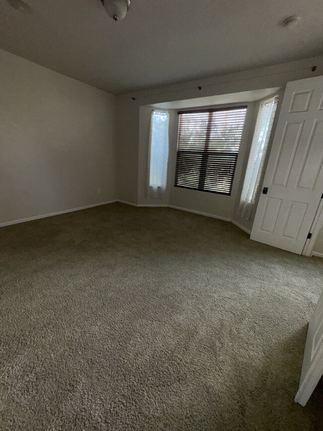 Building Photo - Luxurious 4-Bed, 3.5-Bath Retreat in Chowchilla - Spacious 2,379 Sq Ft Home Awaits!