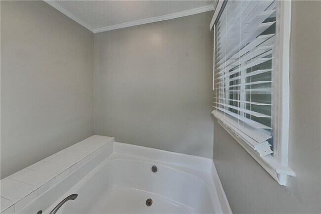 Building Photo - 2671 Ashley Dr