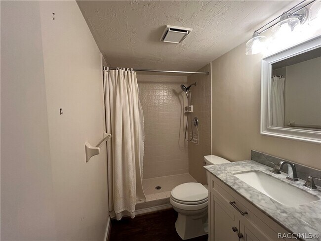 Building Photo - 760 E Gilchrist Ct