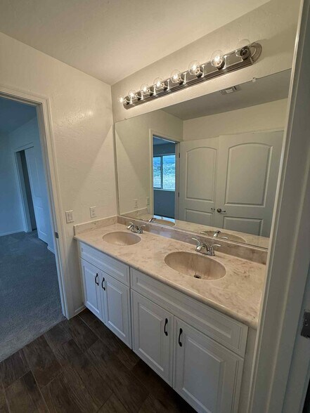 Building Photo - 109 S Crown Plaza