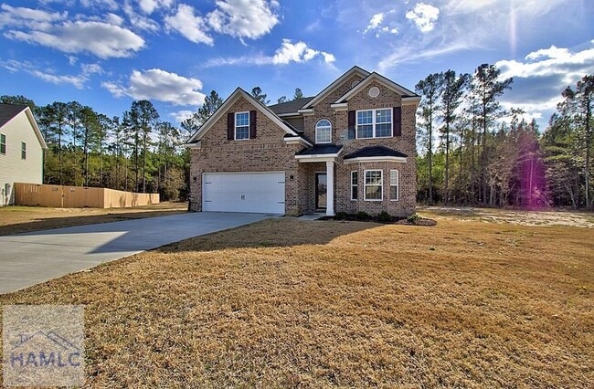 Building Photo - 220 Fairview Dr NE