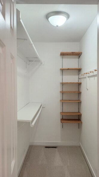 Primary bedroom's walk-in closet - 5505 Standing Oak Pl