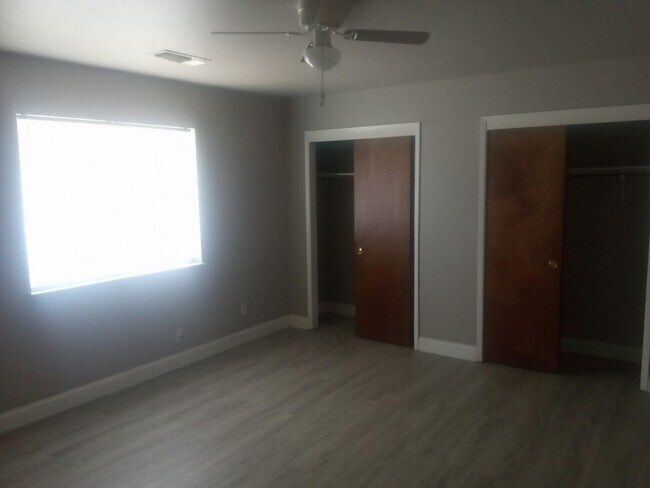 Building Photo - 3862 Garden Hwy