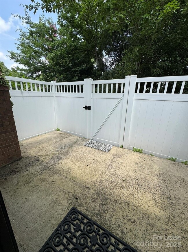 Building Photo - 7801 Renaissance Ct