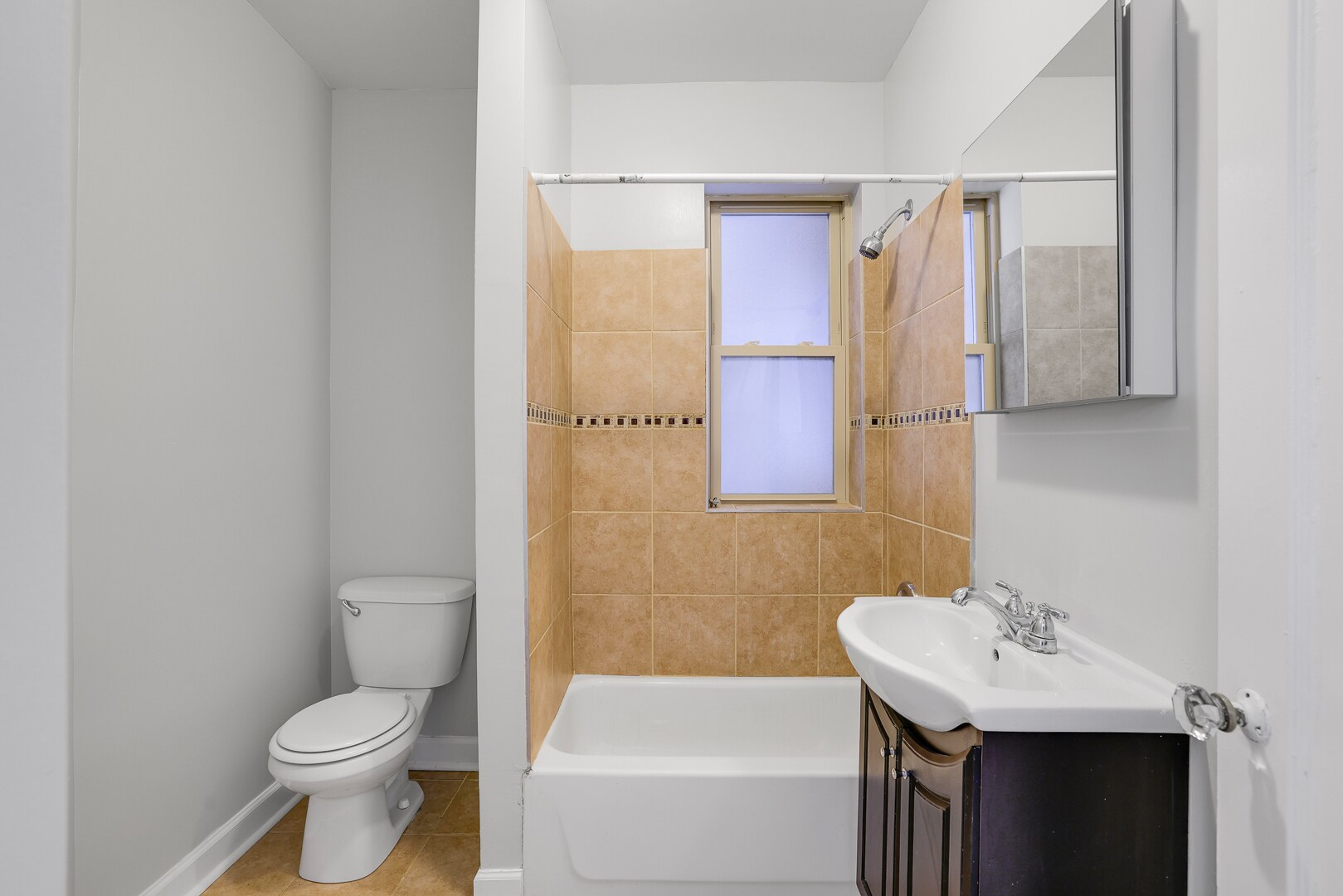 Building Photo - 4514 N Wolcott Ave