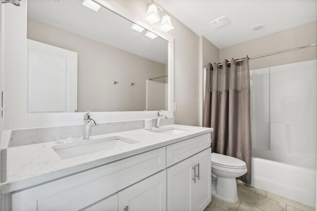 Building Photo - 712 Landing Cir