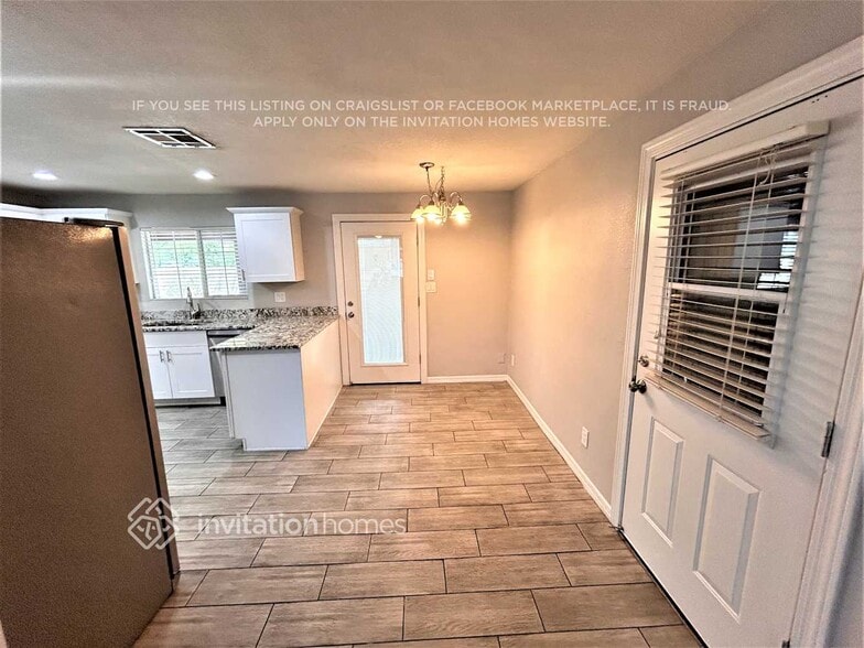 Building Photo - 3452 E Acoma Dr