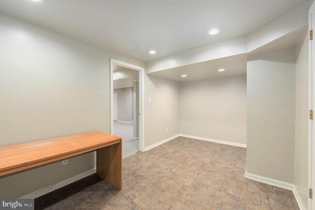 Building Photo - 131 Gleneagles Dr