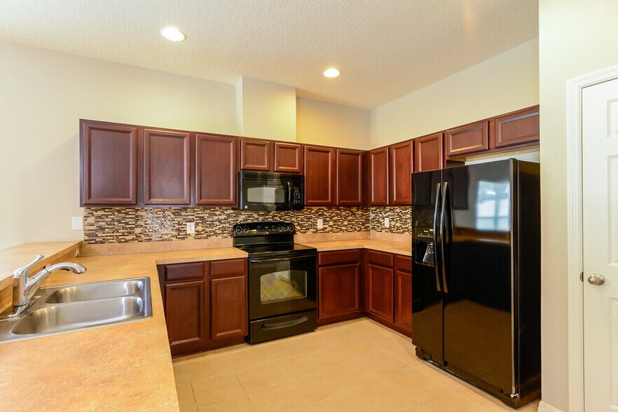 Building Photo - 5723 white Trillium Loop