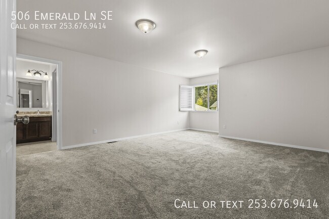 Building Photo - 506 Emerald Ln SE