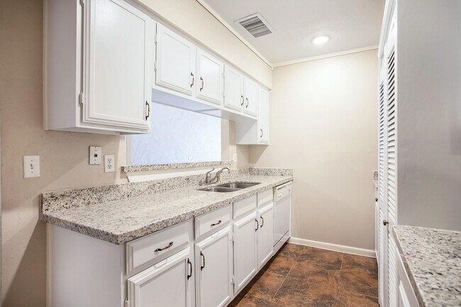 Building Photo - 18522 Glen Briar Ln