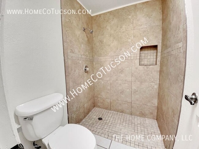 Building Photo - 5243 N Stonehouse Pl