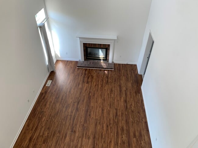 Building Photo - 18 Crimson Way