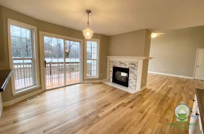 Building Photo - 9 Jude Ct