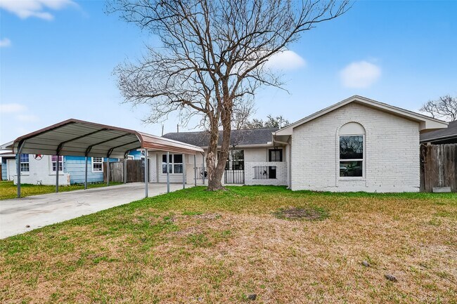 Building Photo - 2003 Isla Dr