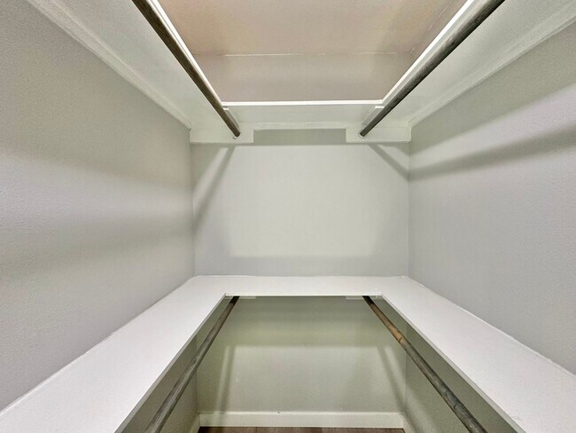 Building Photo - Spur 164 Units