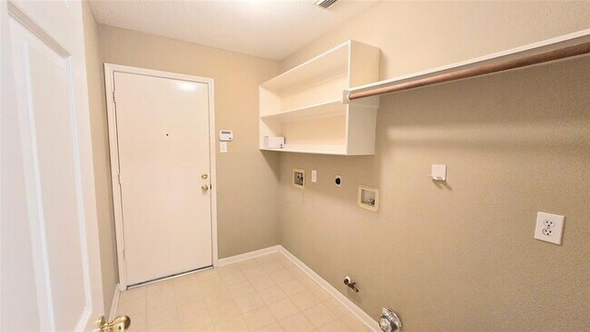 Building Photo - 1602 Summer Rain Dr