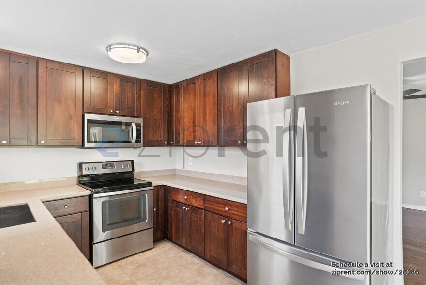 Building Photo - 3185 Country Dr