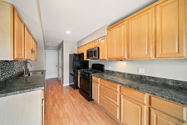 Building Photo - 425 Harrison Ct