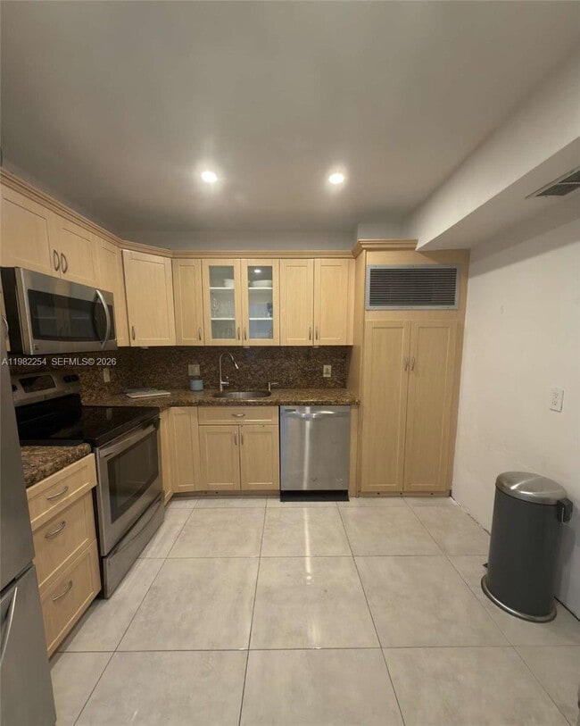 Building Photo - 2851 NE 183rd St