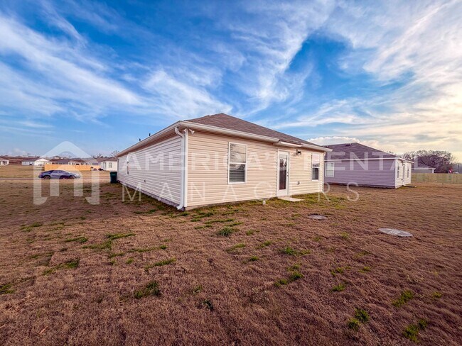 Building Photo - New Construction & Modern Living in Sandy Ridge!