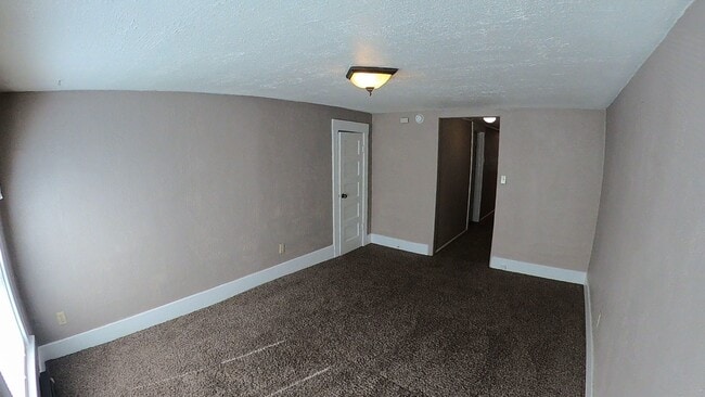 Building Photo - 1004 W 12th Ave