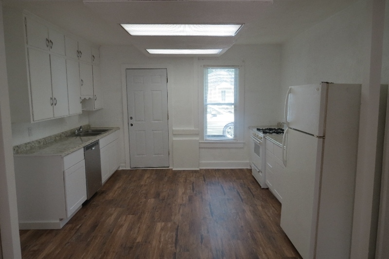 Building Photo - 203 S Maple St