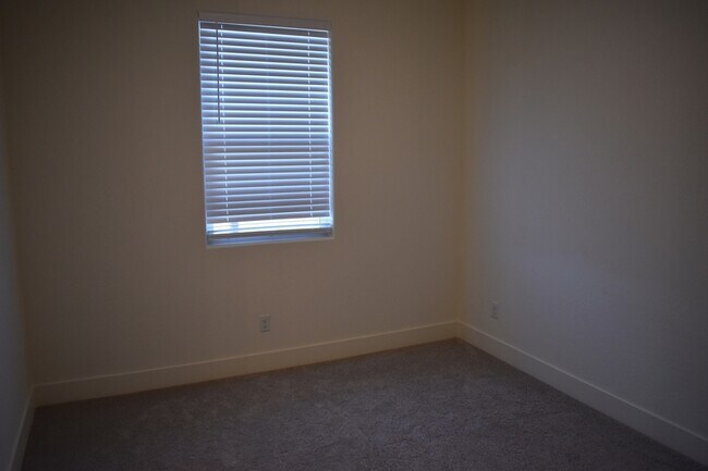 Building Photo - 399 Gallaway Ct