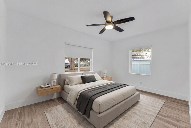 Building Photo - 2434 Coolidge St