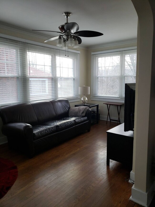 Building Photo - Beautiful 3 bedroom Home in Mt. Lebanon