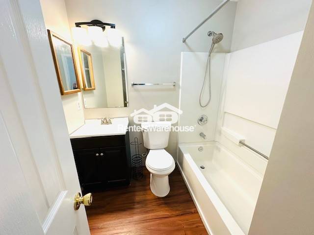 Building Photo - 661 Realm Ct W