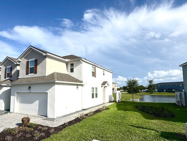 Building Photo - 3 Bedroom 2.5 Bathrooms Townhouse at Spring Isle Palms