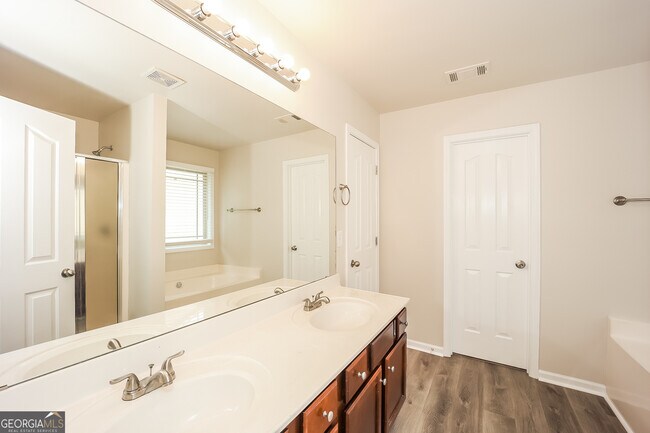 Building Photo - 7685 Battle Way