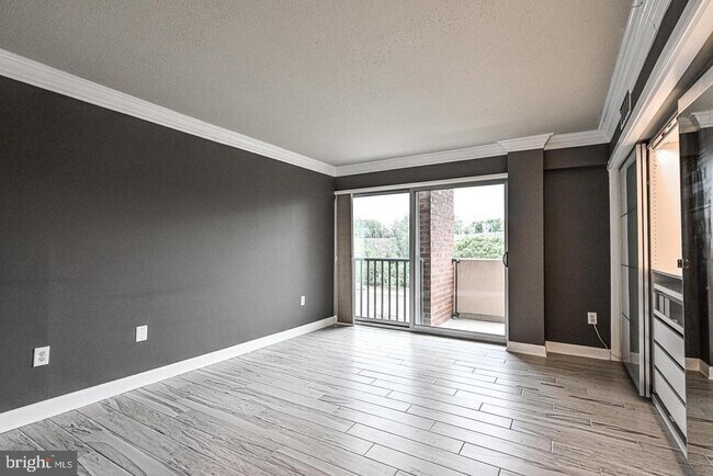 Building Photo - 1300 Army Navy Dr