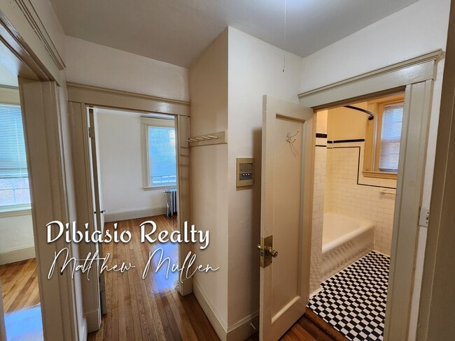 Building Photo - 200 Presidents Ln