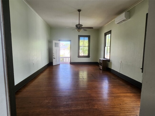 Building Photo - 1104 35th St