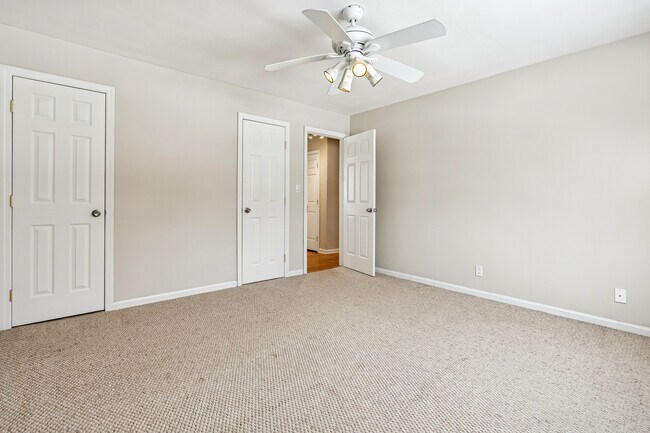 Building Photo - 6A W Roselle Ave