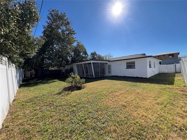 Building Photo - 2502 Tropical Shores Dr SE