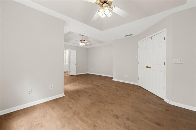 Building Photo - 370 Manor Glen Dr