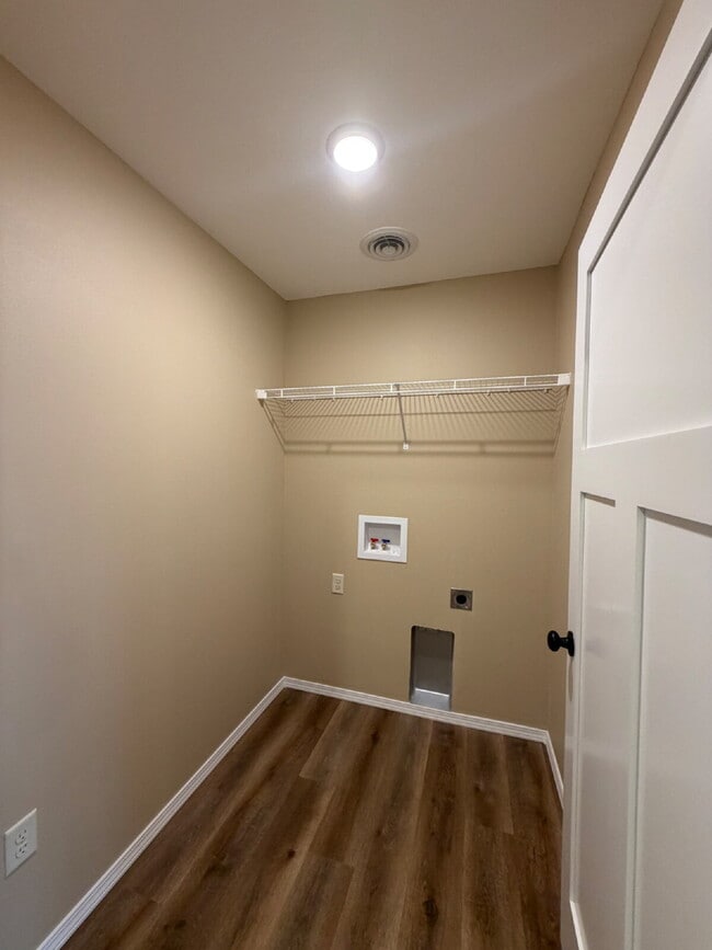 Building Photo - Last BRAND NEW 4BR Duplex left!!!