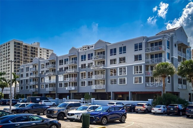 Building Photo - 2642 Collins Ave