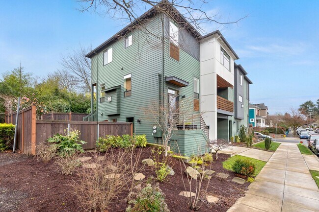 Building Photo - Stunning, Modern 4 bed home with attached ADU in King Neighborhood - AVAILABLE NOW!!